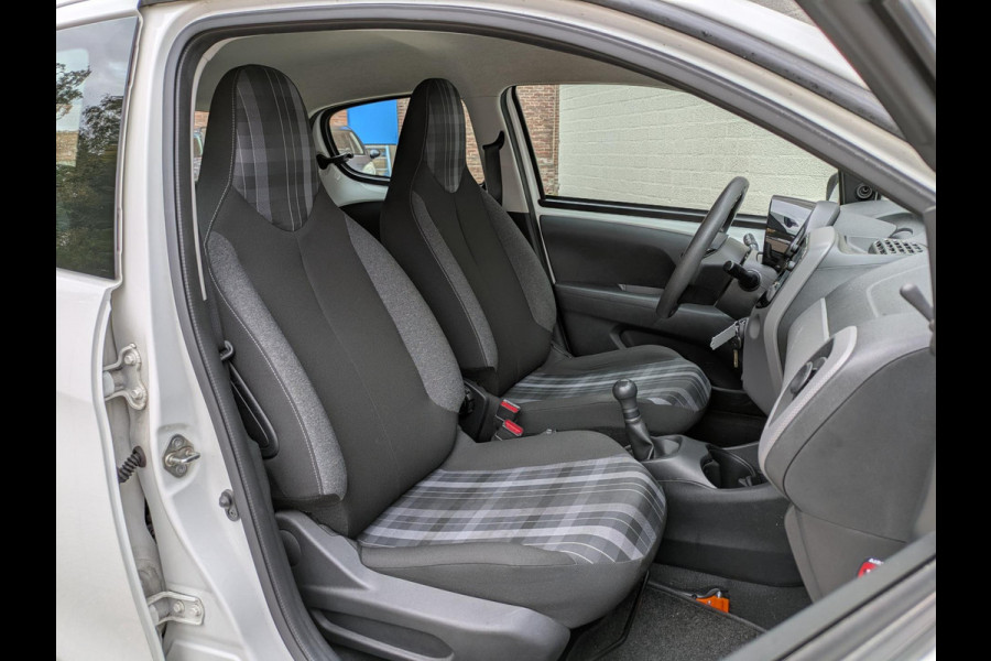 Peugeot 108 1.0 e-VTi Active|Apple-Carplay/Android-Auto|Achteruitrijcamera|Airco|DAB|Origineel-NL Peugeot 108 1.0 e-VTi Active|Apple-Carplay/Android-Auto|Achteruitrijcamera|Airco|DAB|Origineel-NL