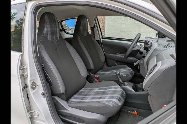 Peugeot 108 1.0 e-VTi Active|Apple-Carplay/Android-Auto|Achteruitrijcamera|Airco|DAB|Origineel-NL Peugeot 108 1.0 e-VTi Active|Apple-Carplay/Android-Auto|Achteruitrijcamera|Airco|DAB|Origineel-NL