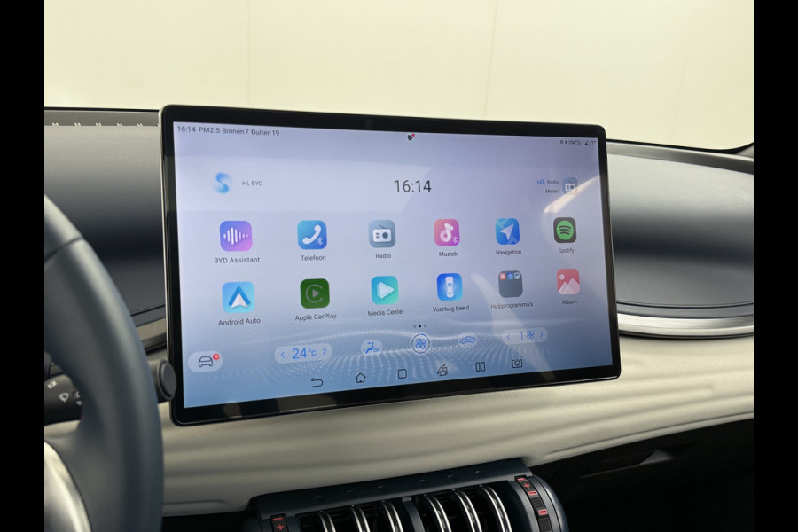 BYD ATTO 3 60kWh Design SOH 100% Panoramadak Leder+Elektr.Verst. Warmtepomp Adaptieve Cruise 360°Camera Apple Carplay Android Auto Elektr.A Verkeersbord detectie WiFi DAB Led Rijstrooksensor Keyless Smartphone Entry Fabrieksgarantie tot 15-12-2028/150.000km Garantie op de LFP Accu tot 15-12-2030/200.000km €44.000,- Nieuw! BYD ATTO 3 60kWh Design SOH 100% Panoramadak Leder+Elektr.Verst. Warmtepomp Adaptieve Cruise 360°Camera Apple Carplay Android Auto Elektr.A Verkeersbord detectie WiFi DAB Led Rijstrooksensor Keyless Smartphone Entry Fabrieksgarantie tot 15-12-2028/150.000km Garantie op de LFP Accu tot 15-12-2030/200.000km €44.000,- Nieuw!