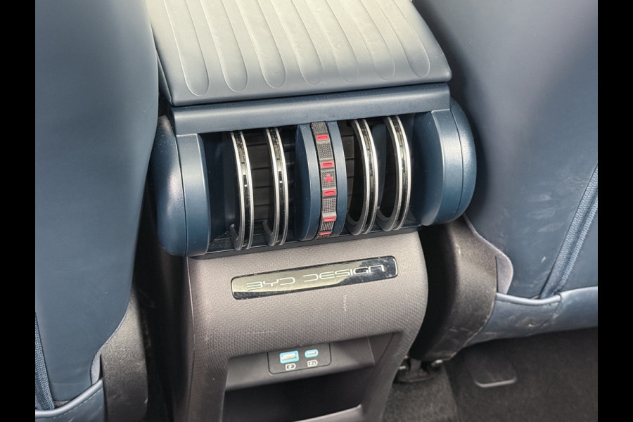 BYD ATTO 3 60kWh Design SOH 100% Panoramadak Leder+Elektr.Verst. Warmtepomp Adaptieve Cruise 360°Camera Apple Carplay Android Auto Elektr.A Verkeersbord detectie WiFi DAB Led Rijstrooksensor Keyless Smartphone Entry Fabrieksgarantie tot 15-12-2028/150.000km Garantie op de LFP Accu tot 15-12-2030/200.000km €44.000,- Nieuw! BYD ATTO 3 60kWh Design SOH 100% Panoramadak Leder+Elektr.Verst. Warmtepomp Adaptieve Cruise 360°Camera Apple Carplay Android Auto Elektr.A Verkeersbord detectie WiFi DAB Led Rijstrooksensor Keyless Smartphone Entry Fabrieksgarantie tot 15-12-2028/150.000km Garantie op de LFP Accu tot 15-12-2030/200.000km €44.000,- Nieuw!