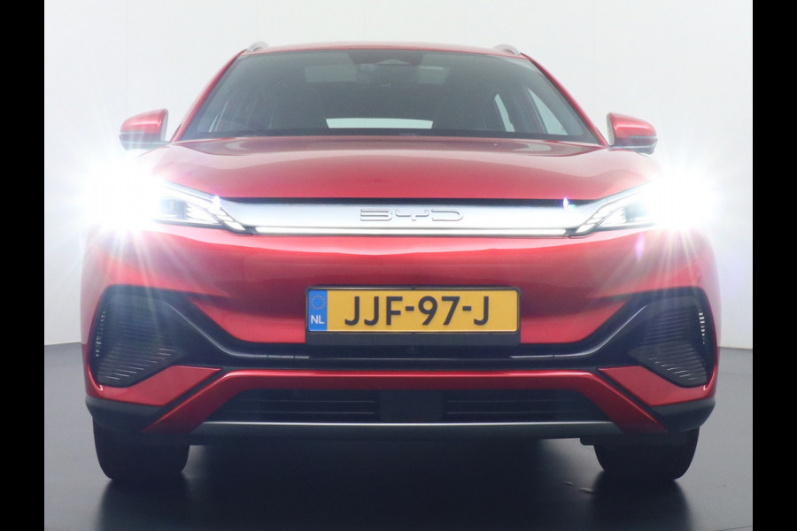 BYD ATTO 3 60kWh Design SOH 100% Panoramadak Leder+Elektr.Verst. Warmtepomp Adaptieve Cruise 360°Camera Apple Carplay Android Auto Elektr.A Verkeersbord detectie WiFi DAB Led Rijstrooksensor Keyless Smartphone Entry Fabrieksgarantie tot 15-12-2028/150.000km Garantie op de LFP Accu tot 15-12-2030/200.000km €44.000,- Nieuw! BYD ATTO 3 60kWh Design SOH 100% Panoramadak Leder+Elektr.Verst. Warmtepomp Adaptieve Cruise 360°Camera Apple Carplay Android Auto Elektr.A Verkeersbord detectie WiFi DAB Led Rijstrooksensor Keyless Smartphone Entry Fabrieksgarantie tot 15-12-2028/150.000km Garantie op de LFP Accu tot 15-12-2030/200.000km €44.000,- Nieuw!