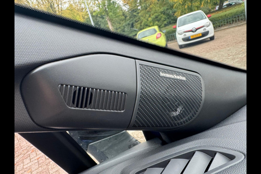 Renault Captur 1.3 mild hybrid 160 esprit Alpine Harman Kardon Sound / Camera / Navi / LM 19'' / Stuurwiel verw.