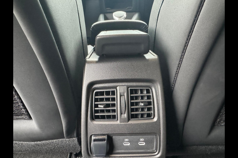 Renault Captur 1.3 mild hybrid 160 esprit Alpine Harman Kardon Sound / Camera / Navi / LM 19'' / Stuurwiel verw.