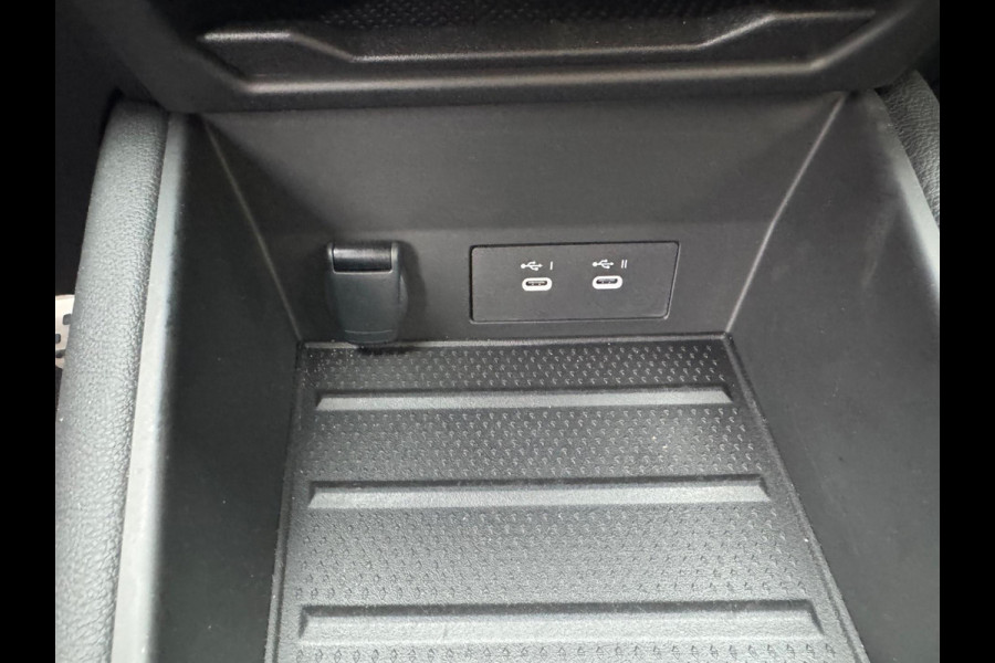 Renault Captur 1.3 mild hybrid 160 esprit Alpine Harman Kardon Sound / Camera / Navi / LM 19'' / Stuurwiel verw.