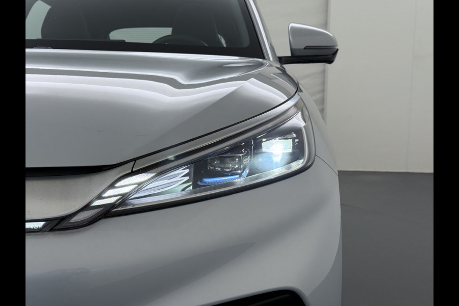 BYD ATTO 3 60kWh Design SOH 100% Panoramadak Leder+Elektr.Verst. Warmtepomp Adaptieve Cruise 360°Camera Apple Carplay Android Auto Elektr.A Verkeersbord detectie WiFi DAB Led Rijstrooksensor Keyless Smartphone Entry Fabrieksgarantie tot 20-12-2028/150.000km Garantie op de LFP Accu tot 20-12-2030/200.000km €44.000,- Nieuw! BYD ATTO 3 60kWh Design SOH 100% Panoramadak Leder+Elektr.Verst. Warmtepomp Adaptieve Cruise 360°Camera Apple Carplay Android Auto Elektr.A Verkeersbord detectie WiFi DAB Led Rijstrooksensor Keyless Smartphone Entry Fabrieksgarantie tot 20-12-2028/150.000km Garantie op de LFP Accu tot 20-12-2030/200.000km €44.000,- Nieuw!