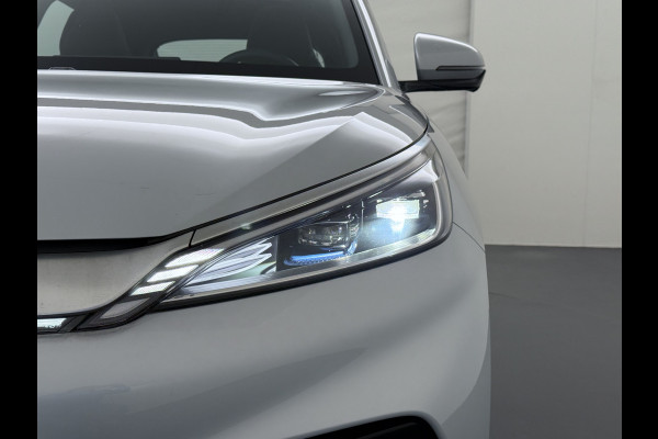 BYD ATTO 3 60kWh Design SOH 100% Panoramadak Leder+Elektr.Verst. Warmtepomp Adaptieve Cruise 360°Camera Apple Carplay Android Auto Elektr.A Verkeersbord detectie WiFi DAB Led Rijstrooksensor Keyless Smartphone Entry Fabrieksgarantie tot 20-12-2028/150.000km Garantie op de LFP Accu tot 20-12-2030/200.000km €44.000,- Nieuw! BYD ATTO 3 60kWh Design SOH 100% Panoramadak Leder+Elektr.Verst. Warmtepomp Adaptieve Cruise 360°Camera Apple Carplay Android Auto Elektr.A Verkeersbord detectie WiFi DAB Led Rijstrooksensor Keyless Smartphone Entry Fabrieksgarantie tot 20-12-2028/150.000km Garantie op de LFP Accu tot 20-12-2030/200.000km €44.000,- Nieuw!