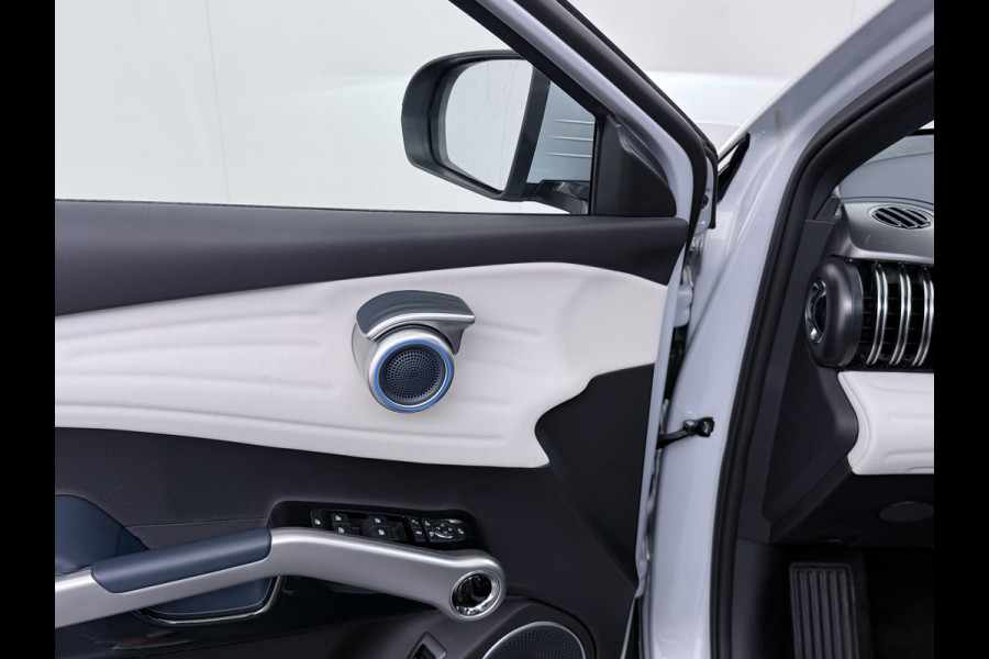 BYD ATTO 3 60kWh Design SOH 100% Panoramadak Leder+Elektr.Verst. Warmtepomp Adaptieve Cruise 360°Camera Apple Carplay Android Auto Elektr.A Verkeersbord detectie WiFi DAB Led Rijstrooksensor Keyless Smartphone Entry Fabrieksgarantie tot 20-12-2028/150.000km Garantie op de LFP Accu tot 20-12-2030/200.000km €44.000,- Nieuw! BYD ATTO 3 60kWh Design SOH 100% Panoramadak Leder+Elektr.Verst. Warmtepomp Adaptieve Cruise 360°Camera Apple Carplay Android Auto Elektr.A Verkeersbord detectie WiFi DAB Led Rijstrooksensor Keyless Smartphone Entry Fabrieksgarantie tot 20-12-2028/150.000km Garantie op de LFP Accu tot 20-12-2030/200.000km €44.000,- Nieuw!