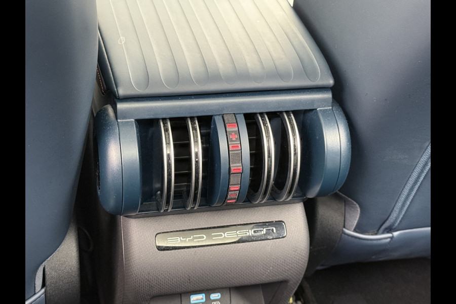 BYD ATTO 3 60kWh Design SOH 100% Panoramadak Leder+Elektr.Verst. Warmtepomp Adaptieve Cruise 360°Camera Apple Carplay Android Auto Elektr.A Verkeersbord detectie WiFi DAB Led Rijstrooksensor Keyless Smartphone Entry Fabrieksgarantie tot 20-12-2028/150.000km Garantie op de LFP Accu tot 20-12-2030/200.000km €44.000,- Nieuw! BYD ATTO 3 60kWh Design SOH 100% Panoramadak Leder+Elektr.Verst. Warmtepomp Adaptieve Cruise 360°Camera Apple Carplay Android Auto Elektr.A Verkeersbord detectie WiFi DAB Led Rijstrooksensor Keyless Smartphone Entry Fabrieksgarantie tot 20-12-2028/150.000km Garantie op de LFP Accu tot 20-12-2030/200.000km €44.000,- Nieuw!