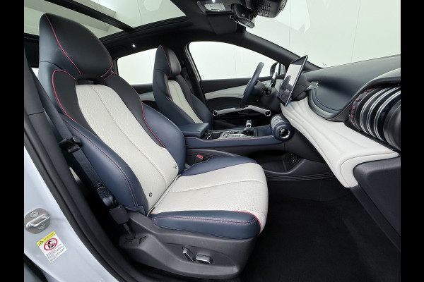 BYD ATTO 3 60kWh Design SOH 100% Panoramadak Leder+Elektr.Verst. Warmtepomp Adaptieve Cruise 360°Camera Apple Carplay Android Auto Elektr.A Verkeersbord detectie WiFi DAB Led Rijstrooksensor Keyless Smartphone Entry Fabrieksgarantie tot 20-12-2028/150.000km Garantie op de LFP Accu tot 20-12-2030/200.000km €44.000,- Nieuw! BYD ATTO 3 60kWh Design SOH 100% Panoramadak Leder+Elektr.Verst. Warmtepomp Adaptieve Cruise 360°Camera Apple Carplay Android Auto Elektr.A Verkeersbord detectie WiFi DAB Led Rijstrooksensor Keyless Smartphone Entry Fabrieksgarantie tot 20-12-2028/150.000km Garantie op de LFP Accu tot 20-12-2030/200.000km €44.000,- Nieuw!