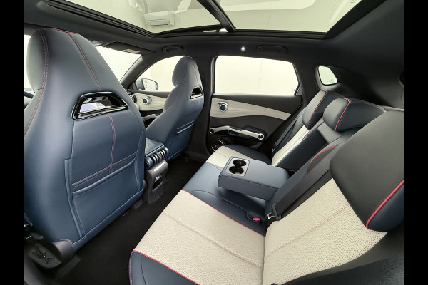 BYD ATTO 3 60kWh Design SOH 98% Pano-dak Leer+Elektr.Verst. Warmtepomp Adaptieve Cruise 360°Camera Apple Carplay Android Auto Elektr.Achter Verkeersbord detectie WiFi DAB Led Rijstrooksensor Keyless Smartphone Entry Fabrieksgarantie tot 20-12-2030/150.000km Garantie. Op de LFP Accu tot 20-12-2030/200.000km €44.000,- Nieuw! BYD ATTO 3 60kWh Design SOH 98% Pano-dak Leer+Elektr.Verst. Warmtepomp Adaptieve Cruise 360°Camera Apple Carplay Android Auto Elektr.Achter Verkeersbord detectie WiFi DAB Led Rijstrooksensor Keyless Smartphone Entry Fabrieksgarantie tot 20-12-2030/150.000km Garantie. Op de LFP Accu tot 20-12-2030/200.000km €44.000,- Nieuw!