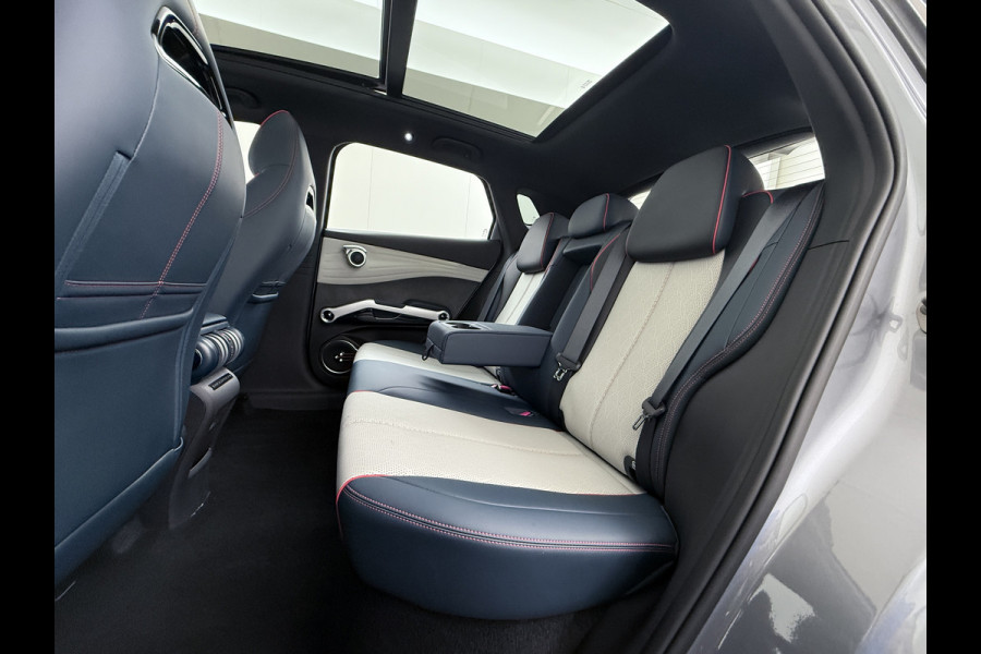 BYD ATTO 3 60kWh Design SOH 98% Pano-dak Leer+Elektr.Verst. Warmtepomp Adaptieve Cruise 360°Camera Apple Carplay Android Auto Elektr.Achter Verkeersbord detectie WiFi DAB Led Rijstrooksensor Keyless Smartphone Entry Fabrieksgarantie tot 20-12-2030/150.000km Garantie. Op de LFP Accu tot 20-12-2030/200.000km €44.000,- Nieuw! BYD ATTO 3 60kWh Design SOH 98% Pano-dak Leer+Elektr.Verst. Warmtepomp Adaptieve Cruise 360°Camera Apple Carplay Android Auto Elektr.Achter Verkeersbord detectie WiFi DAB Led Rijstrooksensor Keyless Smartphone Entry Fabrieksgarantie tot 20-12-2030/150.000km Garantie. Op de LFP Accu tot 20-12-2030/200.000km €44.000,- Nieuw!