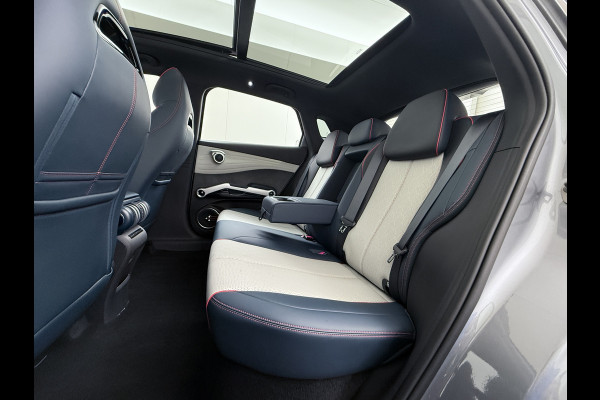 BYD ATTO 3 60kWh Design SOH 98% Pano-dak Leer+Elektr.Verst. Warmtepomp Adaptieve Cruise 360°Camera Apple Carplay Android Auto Elektr.Achter Verkeersbord detectie WiFi DAB Led Rijstrooksensor Keyless Smartphone Entry Fabrieksgarantie tot 20-12-2030/150.000km Garantie. Op de LFP Accu tot 20-12-2030/200.000km €44.000,- Nieuw! BYD ATTO 3 60kWh Design SOH 98% Pano-dak Leer+Elektr.Verst. Warmtepomp Adaptieve Cruise 360°Camera Apple Carplay Android Auto Elektr.Achter Verkeersbord detectie WiFi DAB Led Rijstrooksensor Keyless Smartphone Entry Fabrieksgarantie tot 20-12-2030/150.000km Garantie. Op de LFP Accu tot 20-12-2030/200.000km €44.000,- Nieuw!