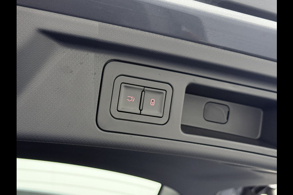 BYD ATTO 3 60kWh Design SOH 98% Pano-dak Leer+Elektr.Verst. Warmtepomp Adaptieve Cruise 360°Camera Apple Carplay Android Auto Elektr.Achter Verkeersbord detectie WiFi DAB Led Rijstrooksensor Keyless Smartphone Entry Fabrieksgarantie tot 20-12-2030/150.000km Garantie. Op de LFP Accu tot 20-12-2030/200.000km €44.000,- Nieuw! BYD ATTO 3 60kWh Design SOH 98% Pano-dak Leer+Elektr.Verst. Warmtepomp Adaptieve Cruise 360°Camera Apple Carplay Android Auto Elektr.Achter Verkeersbord detectie WiFi DAB Led Rijstrooksensor Keyless Smartphone Entry Fabrieksgarantie tot 20-12-2030/150.000km Garantie. Op de LFP Accu tot 20-12-2030/200.000km €44.000,- Nieuw!