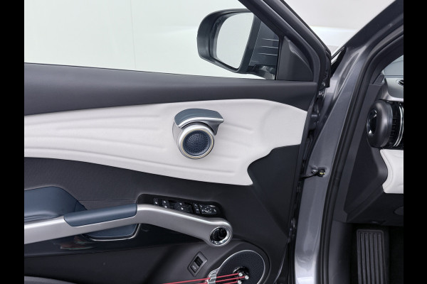 BYD ATTO 3 60kWh Design SOH 98% Pano-dak Leer+Elektr.Verst. Warmtepomp Adaptieve Cruise 360°Camera Apple Carplay Android Auto Elektr.Achter Verkeersbord detectie WiFi DAB Led Rijstrooksensor Keyless Smartphone Entry Fabrieksgarantie tot 20-12-2030/150.000km Garantie. Op de LFP Accu tot 20-12-2030/200.000km €44.000,- Nieuw! BYD ATTO 3 60kWh Design SOH 98% Pano-dak Leer+Elektr.Verst. Warmtepomp Adaptieve Cruise 360°Camera Apple Carplay Android Auto Elektr.Achter Verkeersbord detectie WiFi DAB Led Rijstrooksensor Keyless Smartphone Entry Fabrieksgarantie tot 20-12-2030/150.000km Garantie. Op de LFP Accu tot 20-12-2030/200.000km €44.000,- Nieuw!