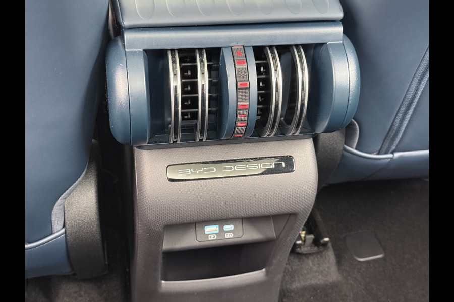 BYD ATTO 3 60kWh Design SOH 98% Pano-dak Leer+Elektr.Verst. Warmtepomp Adaptieve Cruise 360°Camera Apple Carplay Android Auto Elektr.Achter Verkeersbord detectie WiFi DAB Led Rijstrooksensor Keyless Smartphone Entry Fabrieksgarantie tot 20-12-2030/150.000km Garantie. Op de LFP Accu tot 20-12-2030/200.000km €44.000,- Nieuw! BYD ATTO 3 60kWh Design SOH 98% Pano-dak Leer+Elektr.Verst. Warmtepomp Adaptieve Cruise 360°Camera Apple Carplay Android Auto Elektr.Achter Verkeersbord detectie WiFi DAB Led Rijstrooksensor Keyless Smartphone Entry Fabrieksgarantie tot 20-12-2030/150.000km Garantie. Op de LFP Accu tot 20-12-2030/200.000km €44.000,- Nieuw!