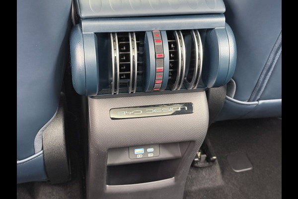 BYD ATTO 3 60kWh Design SOH 98% Pano-dak Leer+Elektr.Verst. Warmtepomp Adaptieve Cruise 360°Camera Apple Carplay Android Auto Elektr.Achter Verkeersbord detectie WiFi DAB Led Rijstrooksensor Keyless Smartphone Entry Fabrieksgarantie tot 20-12-2030/150.000km Garantie. Op de LFP Accu tot 20-12-2030/200.000km €44.000,- Nieuw! BYD ATTO 3 60kWh Design SOH 98% Pano-dak Leer+Elektr.Verst. Warmtepomp Adaptieve Cruise 360°Camera Apple Carplay Android Auto Elektr.Achter Verkeersbord detectie WiFi DAB Led Rijstrooksensor Keyless Smartphone Entry Fabrieksgarantie tot 20-12-2030/150.000km Garantie. Op de LFP Accu tot 20-12-2030/200.000km €44.000,- Nieuw!