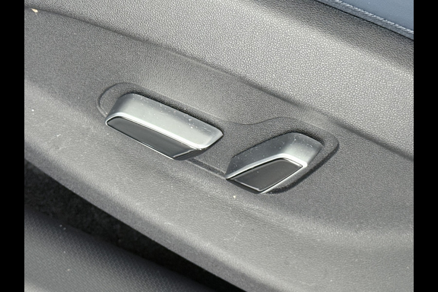 BYD ATTO 3 60kWh Design SOH 98% Pano-dak Leer+Elektr.Verst. Warmtepomp Adaptieve Cruise 360°Camera Apple Carplay Android Auto Elektr.Achter Verkeersbord detectie WiFi DAB Led Rijstrooksensor Keyless Smartphone Entry Fabrieksgarantie tot 20-12-2030/150.000km Garantie. Op de LFP Accu tot 20-12-2030/200.000km €44.000,- Nieuw! BYD ATTO 3 60kWh Design SOH 98% Pano-dak Leer+Elektr.Verst. Warmtepomp Adaptieve Cruise 360°Camera Apple Carplay Android Auto Elektr.Achter Verkeersbord detectie WiFi DAB Led Rijstrooksensor Keyless Smartphone Entry Fabrieksgarantie tot 20-12-2030/150.000km Garantie. Op de LFP Accu tot 20-12-2030/200.000km €44.000,- Nieuw!