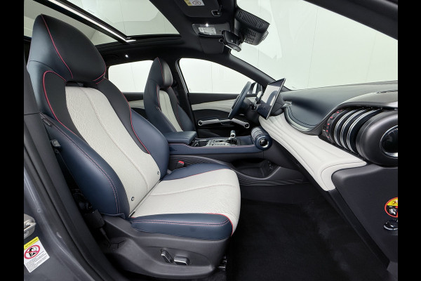 BYD ATTO 3 60kWh Design SOH 98% Pano-dak Leer+Elektr.Verst. Warmtepomp Adaptieve Cruise 360°Camera Apple Carplay Android Auto Elektr.Achter Verkeersbord detectie WiFi DAB Led Rijstrooksensor Keyless Smartphone Entry Fabrieksgarantie tot 20-12-2030/150.000km Garantie. Op de LFP Accu tot 20-12-2030/200.000km €44.000,- Nieuw! BYD ATTO 3 60kWh Design SOH 98% Pano-dak Leer+Elektr.Verst. Warmtepomp Adaptieve Cruise 360°Camera Apple Carplay Android Auto Elektr.Achter Verkeersbord detectie WiFi DAB Led Rijstrooksensor Keyless Smartphone Entry Fabrieksgarantie tot 20-12-2030/150.000km Garantie. Op de LFP Accu tot 20-12-2030/200.000km €44.000,- Nieuw!