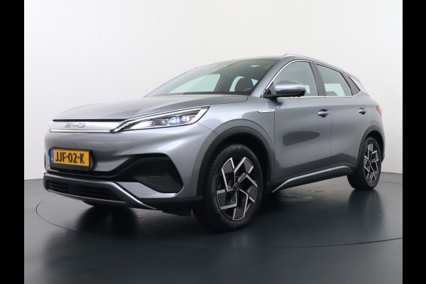 BYD ATTO 3 60kWh Design SOH 98% Pano-dak Leer+Elektr.Verst. Warmtepomp Adaptieve Cruise 360°Camera Apple Carplay Android Auto Elektr.Achter Verkeersbord detectie WiFi DAB Led Rijstrooksensor Keyless Smartphone Entry Fabrieksgarantie tot 20-12-2030/150.000km Garantie. Op de LFP Accu tot 20-12-2030/200.000km €44.000,- Nieuw! BYD ATTO 3 60kWh Design SOH 98% Pano-dak Leer+Elektr.Verst. Warmtepomp Adaptieve Cruise 360°Camera Apple Carplay Android Auto Elektr.Achter Verkeersbord detectie WiFi DAB Led Rijstrooksensor Keyless Smartphone Entry Fabrieksgarantie tot 20-12-2030/150.000km Garantie. Op de LFP Accu tot 20-12-2030/200.000km €44.000,- Nieuw!