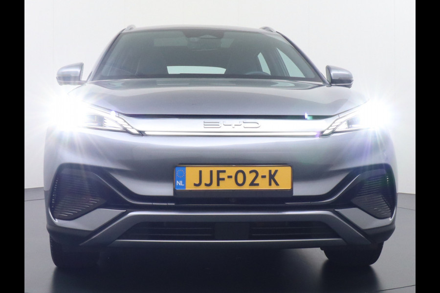 BYD ATTO 3 60kWh Design SOH 98% Pano-dak Leer+Elektr.Verst. Warmtepomp Adaptieve Cruise 360°Camera Apple Carplay Android Auto Elektr.Achter Verkeersbord detectie WiFi DAB Led Rijstrooksensor Keyless Smartphone Entry Fabrieksgarantie tot 20-12-2030/150.000km Garantie. Op de LFP Accu tot 20-12-2030/200.000km €44.000,- Nieuw! BYD ATTO 3 60kWh Design SOH 98% Pano-dak Leer+Elektr.Verst. Warmtepomp Adaptieve Cruise 360°Camera Apple Carplay Android Auto Elektr.Achter Verkeersbord detectie WiFi DAB Led Rijstrooksensor Keyless Smartphone Entry Fabrieksgarantie tot 20-12-2030/150.000km Garantie. Op de LFP Accu tot 20-12-2030/200.000km €44.000,- Nieuw!