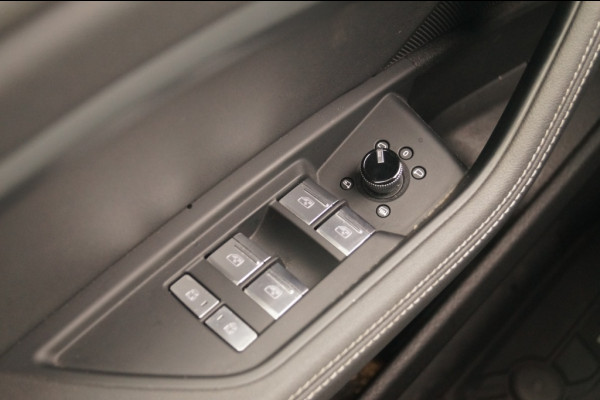 Audi e-tron 50 Quattro 71kWh Business Edition Plus -PANO-LEER-ECC- Audi e-tron 50 Quattro 71kWh Business Edition Plus -PANO-LEER-ECC-