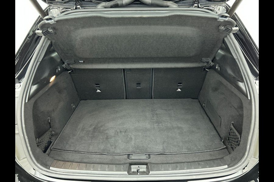 Mercedes-Benz GLA 200 Black Line 163PK CAMERA | NAVI | STOF-LEDER Mercedes-Benz GLA 200 Black Line 163PK CAMERA | NAVI | STOF-LEDER