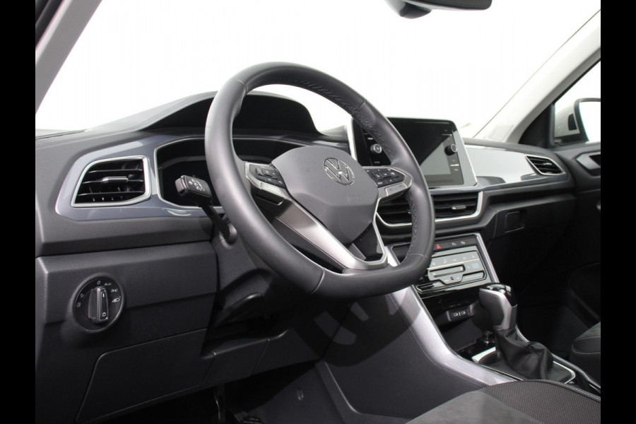 Volkswagen T-Roc 1.5 TSI 150pk DSG Style Edition | Navigatie | Apple Carplay/Android Auto | Camera | Parkeersensoren | Adaptive Cruise Control | Dodehoek Assistent | Elektrische achterklep | Stoel- en stuurverwarming | Full Led | Climate Control | Lichtmetalen velgen Volkswagen T-Roc 1.5 TSI 150pk DSG Style Edition | Navigatie | Apple Carplay/Android Auto | Camera | Parkeersensoren | Adaptive Cruise Control | Dodehoek Assistent | Elektrische achterklep | Stoel- en stuurverwarming | Full Led | Climate Control | Lichtmetalen velgen