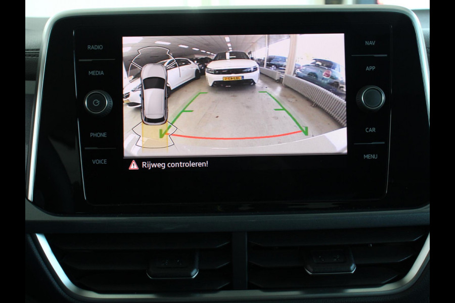 Volkswagen T-Roc 1.5 TSI 150pk DSG Style Edition | Navigatie | Apple Carplay/Android Auto | Camera | Parkeersensoren | Adaptive Cruise Control | Dodehoek Assistent | Elektrische achterklep | Stoel- en stuurverwarming | Full Led | Climate Control | Lichtmetalen velgen Volkswagen T-Roc 1.5 TSI 150pk DSG Style Edition | Navigatie | Apple Carplay/Android Auto | Camera | Parkeersensoren | Adaptive Cruise Control | Dodehoek Assistent | Elektrische achterklep | Stoel- en stuurverwarming | Full Led | Climate Control | Lichtmetalen velgen