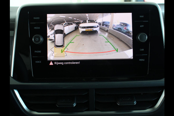 Volkswagen T-Roc 1.5 TSI 150pk DSG Style Edition | Navigatie | Apple Carplay/Android Auto | Camera | Parkeersensoren | Adaptive Cruise Control | Dodehoek Assistent | Elektrische achterklep | Stoel- en stuurverwarming | Full Led | Climate Control | Lichtmetalen velgen Volkswagen T-Roc 1.5 TSI 150pk DSG Style Edition | Navigatie | Apple Carplay/Android Auto | Camera | Parkeersensoren | Adaptive Cruise Control | Dodehoek Assistent | Elektrische achterklep | Stoel- en stuurverwarming | Full Led | Climate Control | Lichtmetalen velgen