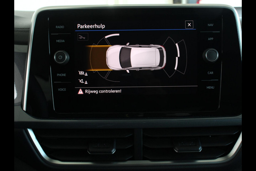 Volkswagen T-Roc 1.5 TSI 150pk DSG Style Edition | Navigatie | Apple Carplay/Android Auto | Camera | Parkeersensoren | Adaptive Cruise Control | Dodehoek Assistent | Elektrische achterklep | Stoel- en stuurverwarming | Full Led | Climate Control | Lichtmetalen velgen Volkswagen T-Roc 1.5 TSI 150pk DSG Style Edition | Navigatie | Apple Carplay/Android Auto | Camera | Parkeersensoren | Adaptive Cruise Control | Dodehoek Assistent | Elektrische achterklep | Stoel- en stuurverwarming | Full Led | Climate Control | Lichtmetalen velgen