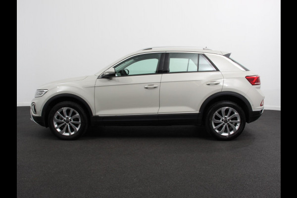 Volkswagen T-Roc 1.5 TSI 150pk DSG Style Edition | Navigatie | Apple Carplay/Android Auto | Camera | Parkeersensoren | Adaptive Cruise Control | Dodehoek Assistent | Elektrische achterklep | Stoel- en stuurverwarming | Full Led | Climate Control | Lichtmetalen velgen Volkswagen T-Roc 1.5 TSI 150pk DSG Style Edition | Navigatie | Apple Carplay/Android Auto | Camera | Parkeersensoren | Adaptive Cruise Control | Dodehoek Assistent | Elektrische achterklep | Stoel- en stuurverwarming | Full Led | Climate Control | Lichtmetalen velgen