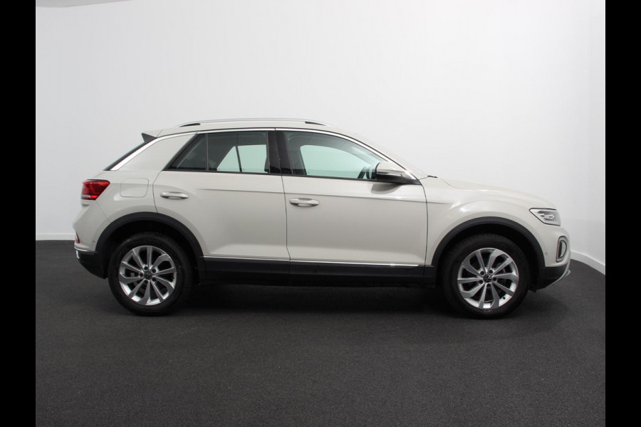 Volkswagen T-Roc 1.5 TSI 150pk DSG Style Edition | Navigatie | Apple Carplay/Android Auto | Camera | Parkeersensoren | Adaptive Cruise Control | Dodehoek Assistent | Elektrische achterklep | Stoel- en stuurverwarming | Full Led | Climate Control | Lichtmetalen velgen Volkswagen T-Roc 1.5 TSI 150pk DSG Style Edition | Navigatie | Apple Carplay/Android Auto | Camera | Parkeersensoren | Adaptive Cruise Control | Dodehoek Assistent | Elektrische achterklep | Stoel- en stuurverwarming | Full Led | Climate Control | Lichtmetalen velgen