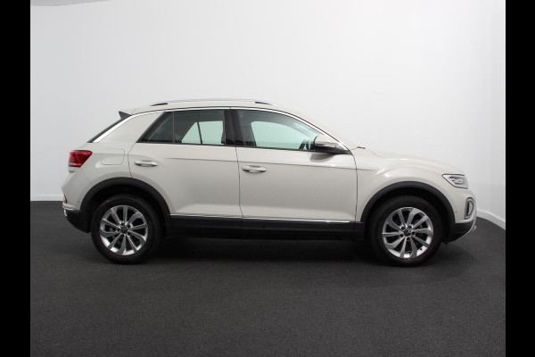 Volkswagen T-Roc 1.5 TSI 150pk DSG Style Edition | Navigatie | Apple Carplay/Android Auto | Camera | Parkeersensoren | Adaptive Cruise Control | Dodehoek Assistent | Elektrische achterklep | Stoel- en stuurverwarming | Full Led | Climate Control | Lichtmetalen velgen Volkswagen T-Roc 1.5 TSI 150pk DSG Style Edition | Navigatie | Apple Carplay/Android Auto | Camera | Parkeersensoren | Adaptive Cruise Control | Dodehoek Assistent | Elektrische achterklep | Stoel- en stuurverwarming | Full Led | Climate Control | Lichtmetalen velgen