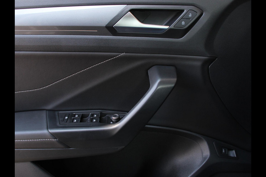 Volkswagen T-Roc 1.5 TSI 150pk DSG Style Edition | Navigatie | Apple Carplay/Android Auto | Camera | Parkeersensoren | Adaptive Cruise Control | Dodehoek Assistent | Elektrische achterklep | Stoel- en stuurverwarming | Full Led | Climate Control | Lichtmetalen velgen Volkswagen T-Roc 1.5 TSI 150pk DSG Style Edition | Navigatie | Apple Carplay/Android Auto | Camera | Parkeersensoren | Adaptive Cruise Control | Dodehoek Assistent | Elektrische achterklep | Stoel- en stuurverwarming | Full Led | Climate Control | Lichtmetalen velgen