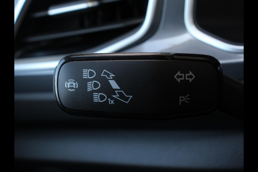 Volkswagen T-Roc 1.5 TSI 150pk DSG Style Edition | Navigatie | Apple Carplay/Android Auto | Camera | Parkeersensoren | Adaptive Cruise Control | Dodehoek Assistent | Elektrische achterklep | Stoel- en stuurverwarming | Full Led | Climate Control | Lichtmetalen velgen Volkswagen T-Roc 1.5 TSI 150pk DSG Style Edition | Navigatie | Apple Carplay/Android Auto | Camera | Parkeersensoren | Adaptive Cruise Control | Dodehoek Assistent | Elektrische achterklep | Stoel- en stuurverwarming | Full Led | Climate Control | Lichtmetalen velgen