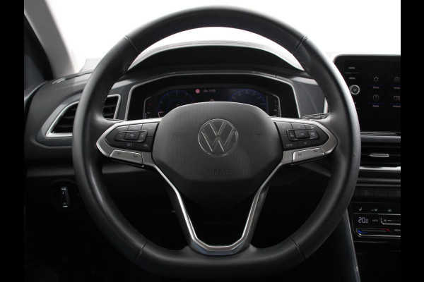 Volkswagen T-Roc 1.5 TSI 150pk DSG Style Edition | Navigatie | Apple Carplay/Android Auto | Camera | Parkeersensoren | Adaptive Cruise Control | Dodehoek Assistent | Elektrische achterklep | Stoel- en stuurverwarming | Full Led | Climate Control | Lichtmetalen velgen Volkswagen T-Roc 1.5 TSI 150pk DSG Style Edition | Navigatie | Apple Carplay/Android Auto | Camera | Parkeersensoren | Adaptive Cruise Control | Dodehoek Assistent | Elektrische achterklep | Stoel- en stuurverwarming | Full Led | Climate Control | Lichtmetalen velgen