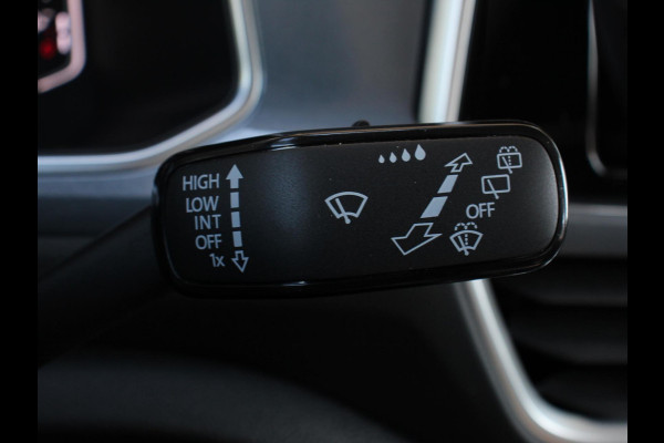 Volkswagen T-Roc 1.5 TSI 150pk DSG Style Edition | Navigatie | Apple Carplay/Android Auto | Camera | Parkeersensoren | Adaptive Cruise Control | Dodehoek Assistent | Elektrische achterklep | Stoel- en stuurverwarming | Full Led | Climate Control | Lichtmetalen velgen Volkswagen T-Roc 1.5 TSI 150pk DSG Style Edition | Navigatie | Apple Carplay/Android Auto | Camera | Parkeersensoren | Adaptive Cruise Control | Dodehoek Assistent | Elektrische achterklep | Stoel- en stuurverwarming | Full Led | Climate Control | Lichtmetalen velgen