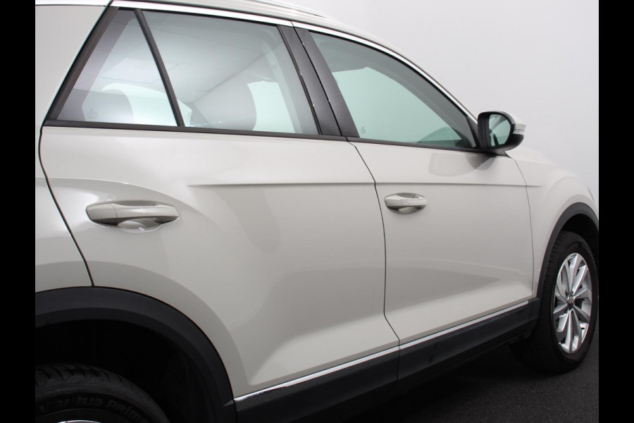 Volkswagen T-Roc 1.5 TSI 150pk DSG Style Edition | Navigatie | Apple Carplay/Android Auto | Camera | Parkeersensoren | Adaptive Cruise Control | Dodehoek Assistent | Elektrische achterklep | Stoel- en stuurverwarming | Full Led | Climate Control | Lichtmetalen velgen Volkswagen T-Roc 1.5 TSI 150pk DSG Style Edition | Navigatie | Apple Carplay/Android Auto | Camera | Parkeersensoren | Adaptive Cruise Control | Dodehoek Assistent | Elektrische achterklep | Stoel- en stuurverwarming | Full Led | Climate Control | Lichtmetalen velgen