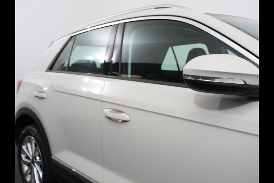 Volkswagen T-Roc 1.5 TSI 150pk DSG Style Edition | Navigatie | Apple Carplay/Android Auto | Camera | Parkeersensoren | Adaptive Cruise Control | Dodehoek Assistent | Elektrische achterklep | Stoel- en stuurverwarming | Full Led | Climate Control | Lichtmetalen velgen Volkswagen T-Roc 1.5 TSI 150pk DSG Style Edition | Navigatie | Apple Carplay/Android Auto | Camera | Parkeersensoren | Adaptive Cruise Control | Dodehoek Assistent | Elektrische achterklep | Stoel- en stuurverwarming | Full Led | Climate Control | Lichtmetalen velgen