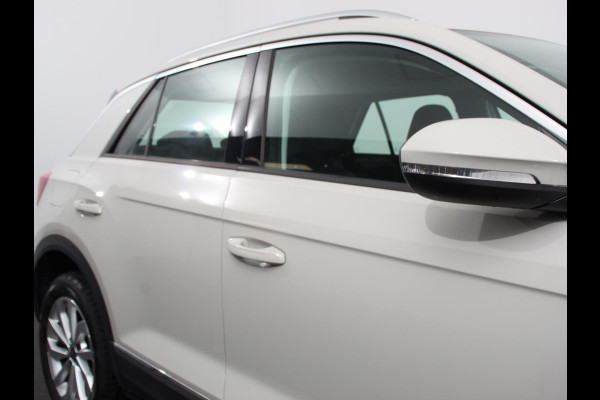 Volkswagen T-Roc 1.5 TSI 150pk DSG Style Edition | Navigatie | Apple Carplay/Android Auto | Camera | Parkeersensoren | Adaptive Cruise Control | Dodehoek Assistent | Elektrische achterklep | Stoel- en stuurverwarming | Full Led | Climate Control | Lichtmetalen velgen Volkswagen T-Roc 1.5 TSI 150pk DSG Style Edition | Navigatie | Apple Carplay/Android Auto | Camera | Parkeersensoren | Adaptive Cruise Control | Dodehoek Assistent | Elektrische achterklep | Stoel- en stuurverwarming | Full Led | Climate Control | Lichtmetalen velgen