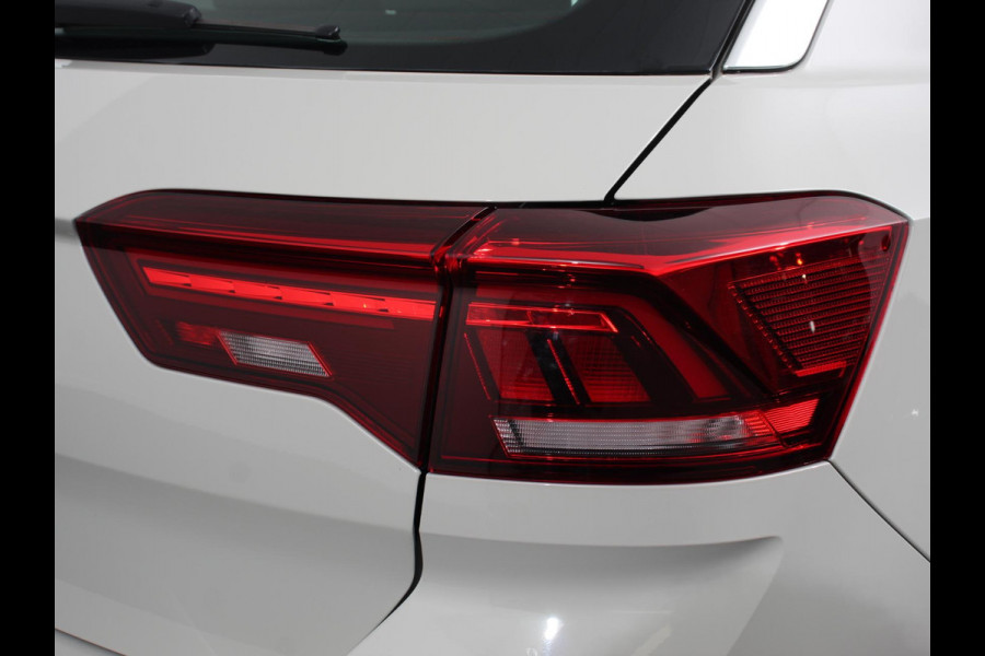 Volkswagen T-Roc 1.5 TSI 150pk DSG Style Edition | Navigatie | Apple Carplay/Android Auto | Camera | Parkeersensoren | Adaptive Cruise Control | Dodehoek Assistent | Elektrische achterklep | Stoel- en stuurverwarming | Full Led | Climate Control | Lichtmetalen velgen Volkswagen T-Roc 1.5 TSI 150pk DSG Style Edition | Navigatie | Apple Carplay/Android Auto | Camera | Parkeersensoren | Adaptive Cruise Control | Dodehoek Assistent | Elektrische achterklep | Stoel- en stuurverwarming | Full Led | Climate Control | Lichtmetalen velgen