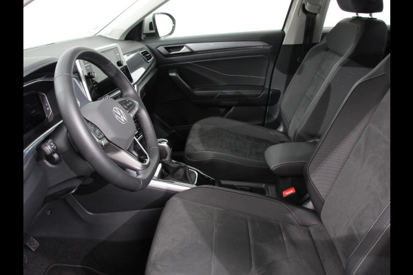 Volkswagen T-Roc 1.5 TSI 150pk DSG Style Edition | Navigatie | Apple Carplay/Android Auto | Camera | Parkeersensoren | Adaptive Cruise Control | Dodehoek Assistent | Elektrische achterklep | Stoel- en stuurverwarming | Full Led | Climate Control | Lichtmetalen velgen Volkswagen T-Roc 1.5 TSI 150pk DSG Style Edition | Navigatie | Apple Carplay/Android Auto | Camera | Parkeersensoren | Adaptive Cruise Control | Dodehoek Assistent | Elektrische achterklep | Stoel- en stuurverwarming | Full Led | Climate Control | Lichtmetalen velgen