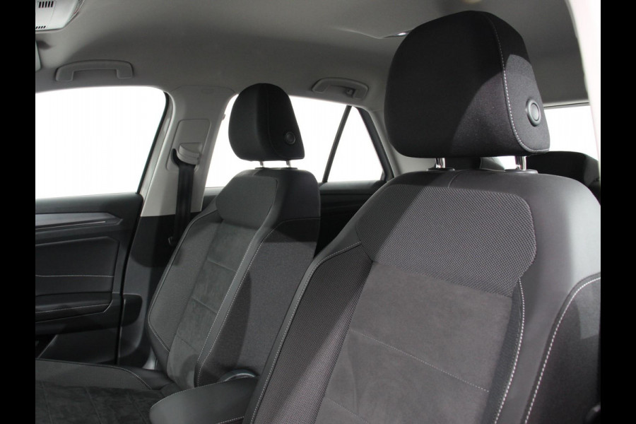 Volkswagen T-Roc 1.5 TSI 150pk DSG Style Edition | Navigatie | Apple Carplay/Android Auto | Camera | Parkeersensoren | Adaptive Cruise Control | Dodehoek Assistent | Elektrische achterklep | Stoel- en stuurverwarming | Full Led | Climate Control | Lichtmetalen velgen Volkswagen T-Roc 1.5 TSI 150pk DSG Style Edition | Navigatie | Apple Carplay/Android Auto | Camera | Parkeersensoren | Adaptive Cruise Control | Dodehoek Assistent | Elektrische achterklep | Stoel- en stuurverwarming | Full Led | Climate Control | Lichtmetalen velgen