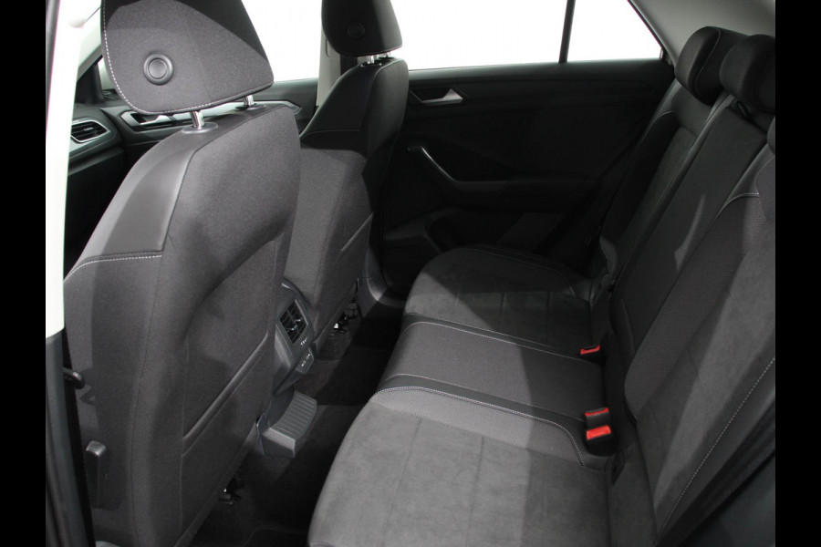 Volkswagen T-Roc 1.5 TSI 150pk DSG Style Edition | Navigatie | Apple Carplay/Android Auto | Camera | Parkeersensoren | Adaptive Cruise Control | Dodehoek Assistent | Elektrische achterklep | Stoel- en stuurverwarming | Full Led | Climate Control | Lichtmetalen velgen Volkswagen T-Roc 1.5 TSI 150pk DSG Style Edition | Navigatie | Apple Carplay/Android Auto | Camera | Parkeersensoren | Adaptive Cruise Control | Dodehoek Assistent | Elektrische achterklep | Stoel- en stuurverwarming | Full Led | Climate Control | Lichtmetalen velgen