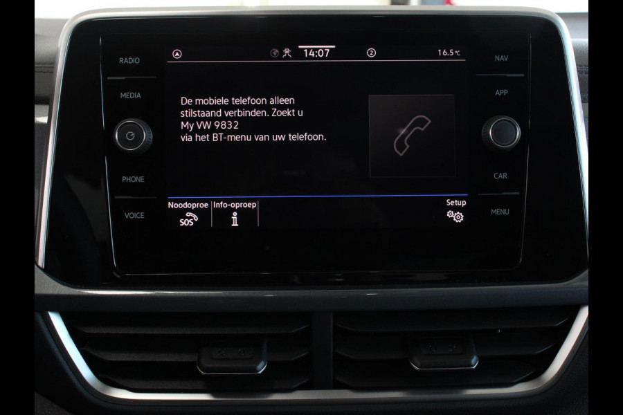 Volkswagen T-Roc 1.5 TSI 150pk DSG Style Edition | Navigatie | Apple Carplay/Android Auto | Camera | Parkeersensoren | Adaptive Cruise Control | Dodehoek Assistent | Elektrische achterklep | Stoel- en stuurverwarming | Full Led | Climate Control | Lichtmetalen velgen Volkswagen T-Roc 1.5 TSI 150pk DSG Style Edition | Navigatie | Apple Carplay/Android Auto | Camera | Parkeersensoren | Adaptive Cruise Control | Dodehoek Assistent | Elektrische achterklep | Stoel- en stuurverwarming | Full Led | Climate Control | Lichtmetalen velgen
