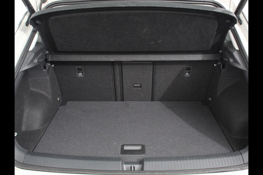 Volkswagen T-Roc 1.5 TSI 150pk DSG Style Edition | Navigatie | Apple Carplay/Android Auto | Camera | Parkeersensoren | Adaptive Cruise Control | Dodehoek Assistent | Elektrische achterklep | Stoel- en stuurverwarming | Full Led | Climate Control | Lichtmetalen velgen Volkswagen T-Roc 1.5 TSI 150pk DSG Style Edition | Navigatie | Apple Carplay/Android Auto | Camera | Parkeersensoren | Adaptive Cruise Control | Dodehoek Assistent | Elektrische achterklep | Stoel- en stuurverwarming | Full Led | Climate Control | Lichtmetalen velgen