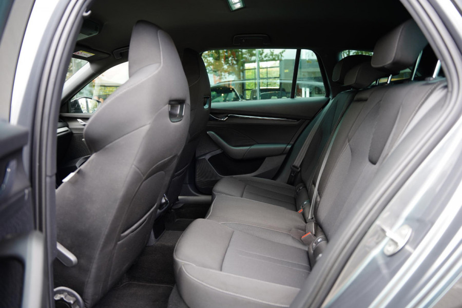 Škoda Octavia Combi 1.0 e-TSI Sport Business Škoda Octavia Combi 1.0 e-TSI Sport Business