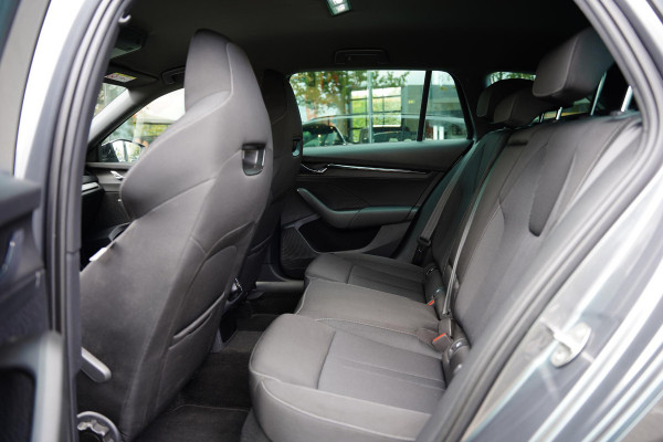 Škoda Octavia Combi 1.0 e-TSI Sport Business Škoda Octavia Combi 1.0 e-TSI Sport Business