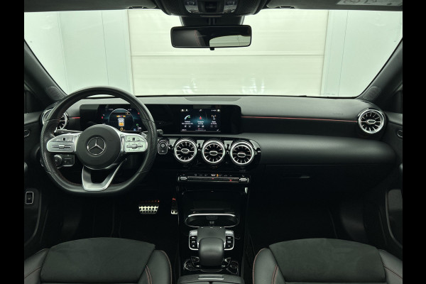 Mercedes-Benz A-Klasse 250 Premium Plus AMG-Line (Dealer OnderH, Panorama, Sfeerverlichting, Camera, StoelV, PDC V+A, Etc) Mercedes-Benz A-Klasse 250 Premium Plus AMG-Line (Dealer OnderH, Panorama, Sfeerverlichting, Camera, StoelV, PDC V+A, Etc)