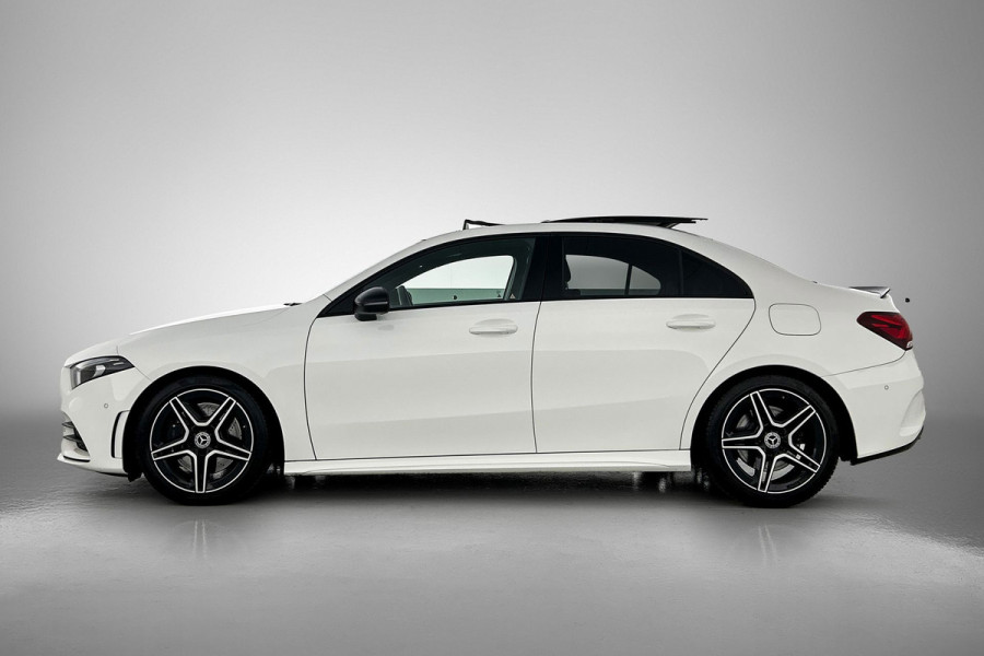 Mercedes-Benz A-Klasse 250 Premium Plus AMG-Line (Dealer OnderH, Panorama, Sfeerverlichting, Camera, StoelV, PDC V+A, Etc) Mercedes-Benz A-Klasse 250 Premium Plus AMG-Line (Dealer OnderH, Panorama, Sfeerverlichting, Camera, StoelV, PDC V+A, Etc)